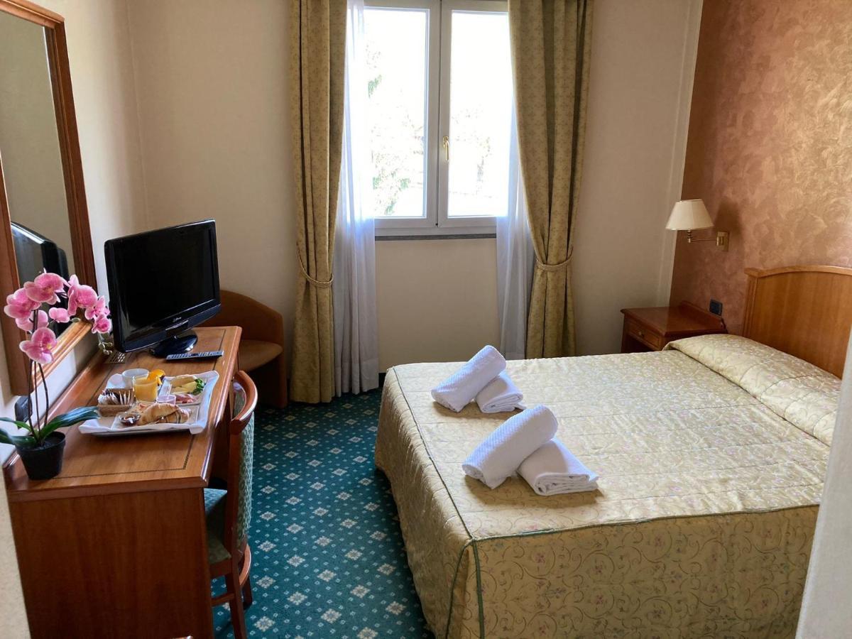 Hotel Visconti Мелцо Екстериор снимка