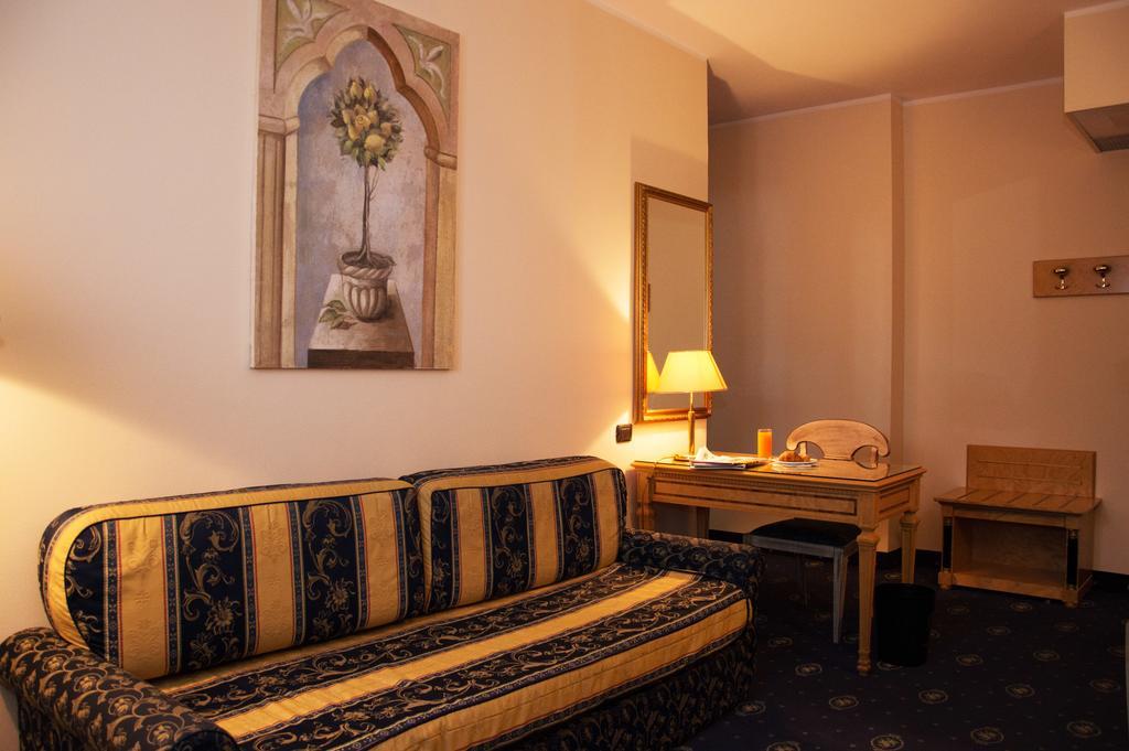 Hotel Visconti Мелцо Екстериор снимка