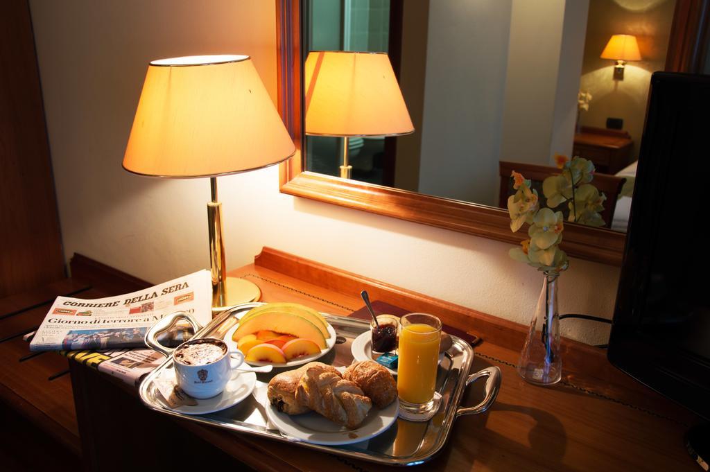 Hotel Visconti Мелцо Екстериор снимка