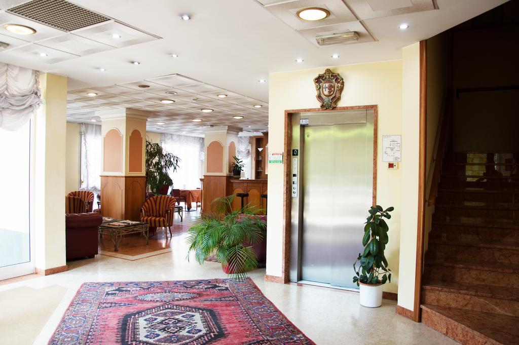 Hotel Visconti Мелцо Екстериор снимка