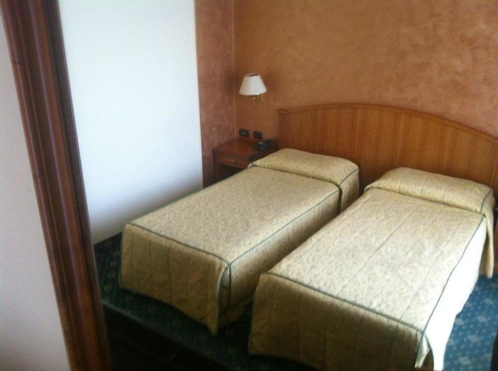 Hotel Visconti Мелцо Екстериор снимка