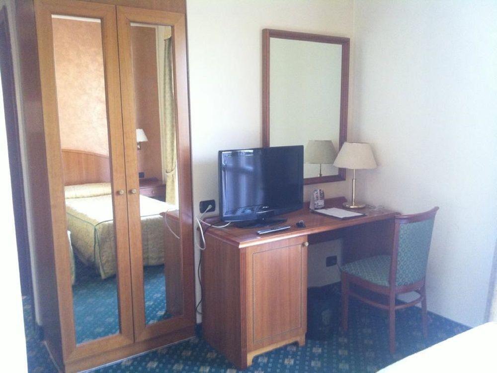 Hotel Visconti Мелцо Екстериор снимка