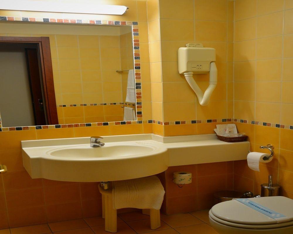 Hotel Visconti Мелцо Екстериор снимка
