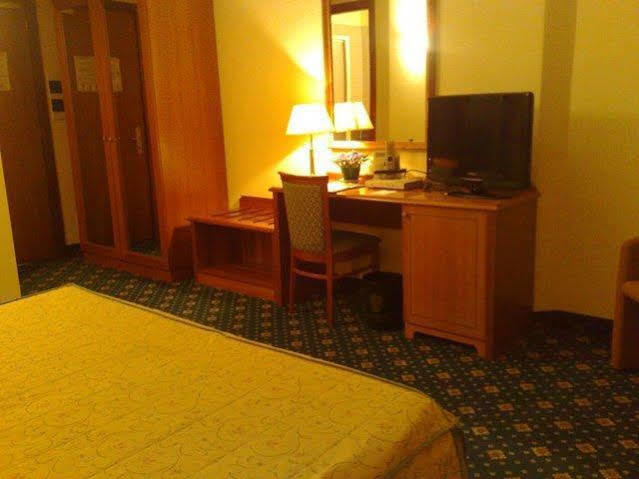 Hotel Visconti Мелцо Екстериор снимка